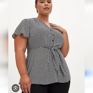 ❄️❄️ Torrid Georgette Flutter Sleeve Blouse 2x